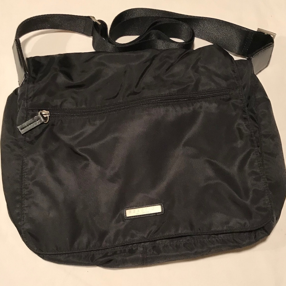 Kenneth Cole Reaction messenger bag